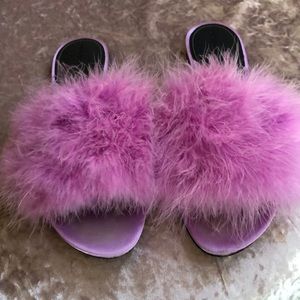 Kendall + Kylie  CHLOE pink fluffy open-flats.